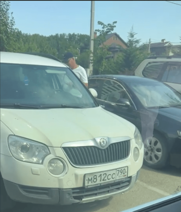 번호 М812СС 790RUS Skoda Yeti의 차량이 등록되었습니다.